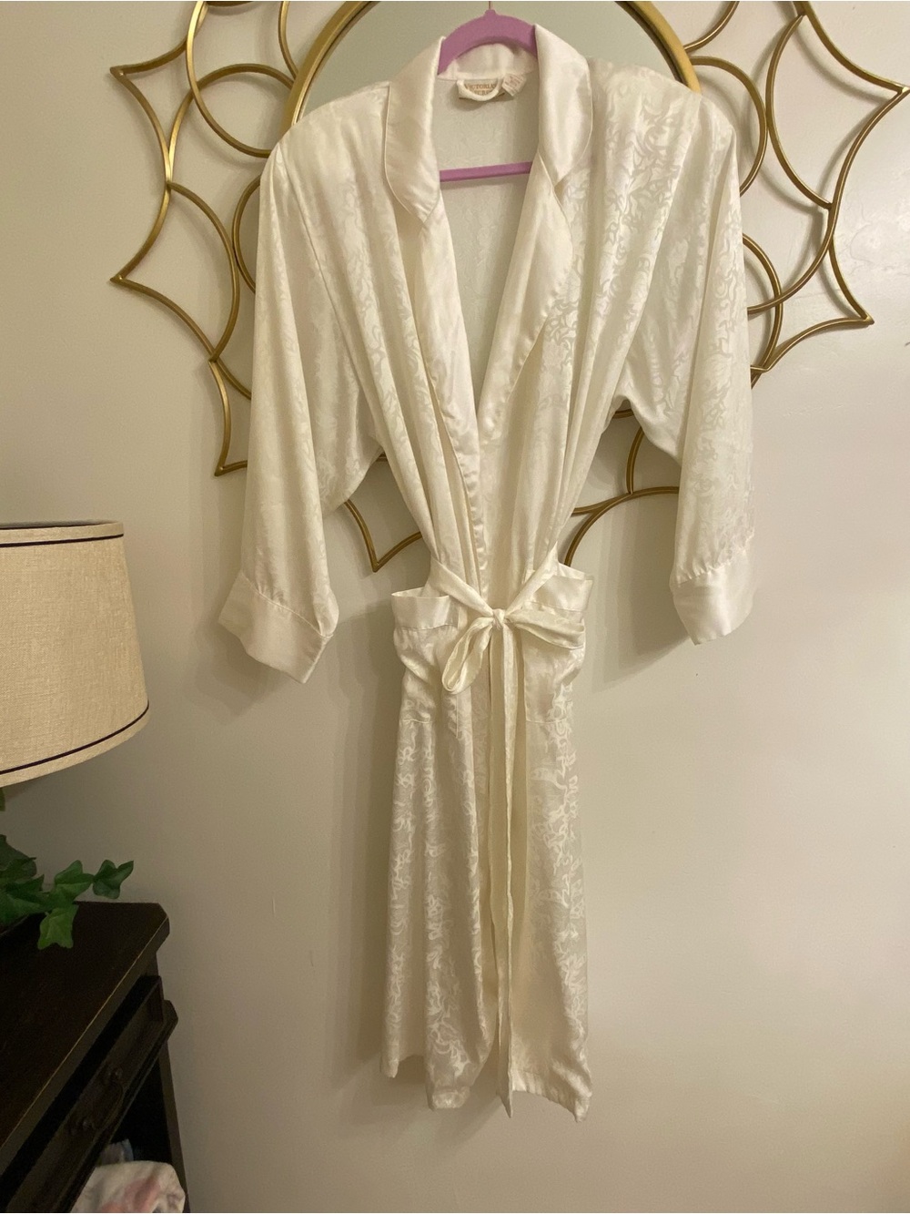 Vtg Gold Label Victoria’s Secret Satin Ivory Floral Embossed Robe Coverup Bridal